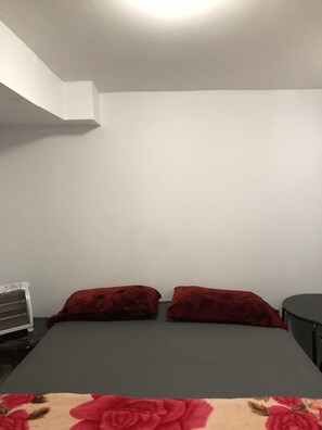 2 bedrooms, in-room safe, desk, iron/ironing board - Heart of Mississauga (Mississauga)