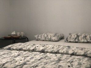 2 bedrooms, in-room safe, desk, iron/ironing board - Heart of Mississauga (Mississauga)