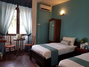 Signature Twin Room | Individually decorated, individually furnished, blackout drapes