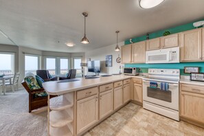Fridge, microwave, oven, stovetop - Dog-friendly oceanfront condo with electric fireplace - walk to the beach (Long Beach)