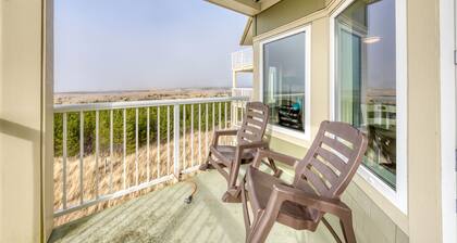 Dog-friendly oceanfront condo with electric fireplace - walk to the beach