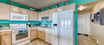 Dog-friendly oceanfront condo with electric fireplace - walk to the beach