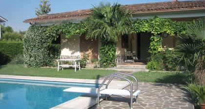 Villa with direct access to the lake