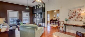 Charming Southern Bungalow Convenient to Savannah