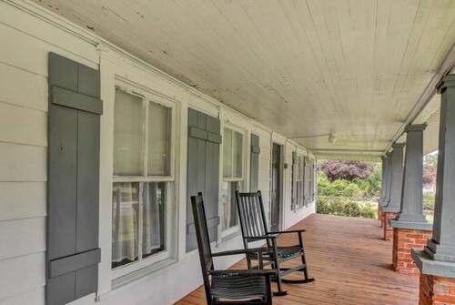 Viehättävä eteläinen bungalow kätevä Savannahille
