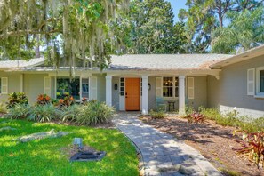 Exterior - Luxe Waterfront Oasis w/ Dock - Direct Lake Access (Tavares)