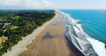 Playa Bejuco 3-bdrm home in beachfront condominium