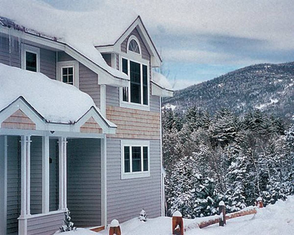 Skier's dream price drop 1 mile  to Cranmore.  Heated pool/Jacuzzi minutes away