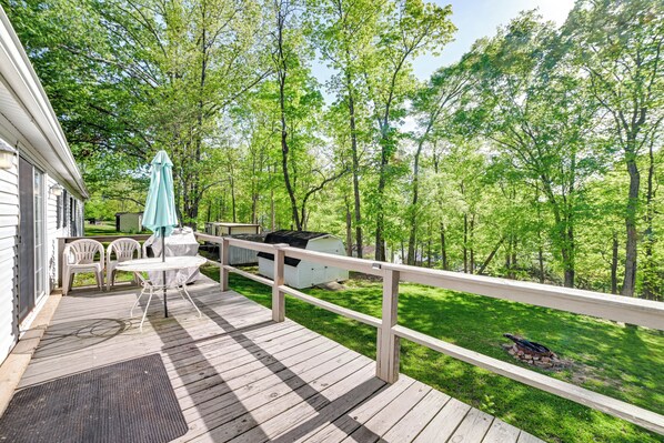 Outdoor dining - Quiet 'Horseshoe Hill House' By Lake Barkley! (Cadiz)