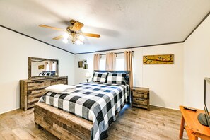 3 bedrooms, bed sheets - Quiet 'Horseshoe Hill House' By Lake Barkley! (Cadiz)