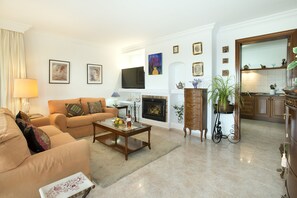 TV, ping pong, stereo