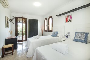 3 chambres, coffre-fort, fer et planche à repasser, lit de bébé portatif