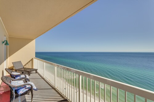 Gulf Coast Getaway w/ Balcony & Resort Amenities!