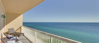 Gulf Coast Getaway w/ Balcony & Resort Amenities!