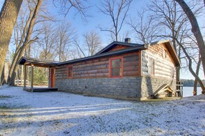 Exterior - Cozy Cabin w/ Private Dock on Fifth Crow Wing Lake (Nevis)
