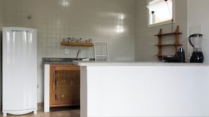 Geladeira, fogão, cooktop, cafeteira/chaleira