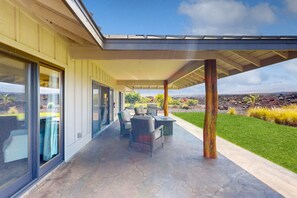 Terrace/patio - Mountain view home with outdoor shower - Triathlon Retreat (Waikoloa)