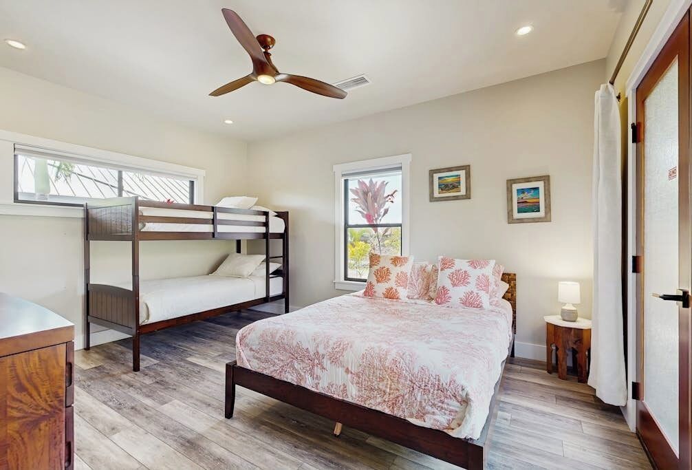 2 bedrooms, iron/ironing board, Internet, bed sheets