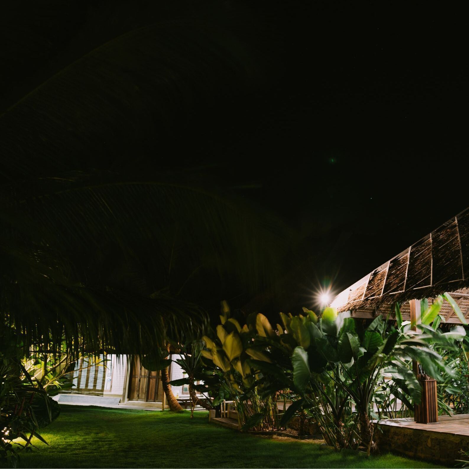 Breakfast, lunch and dinner served