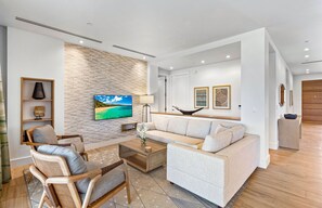 Televisión, chimenea y estéreo 