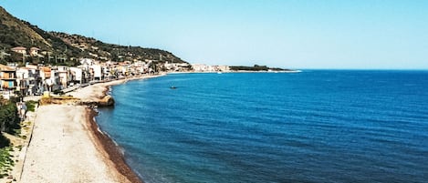 Una playa cerca