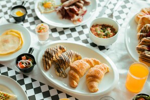 Daily buffet breakfast (INR 400 per person) - Sunday Hotel Jaipur (Jaipur)