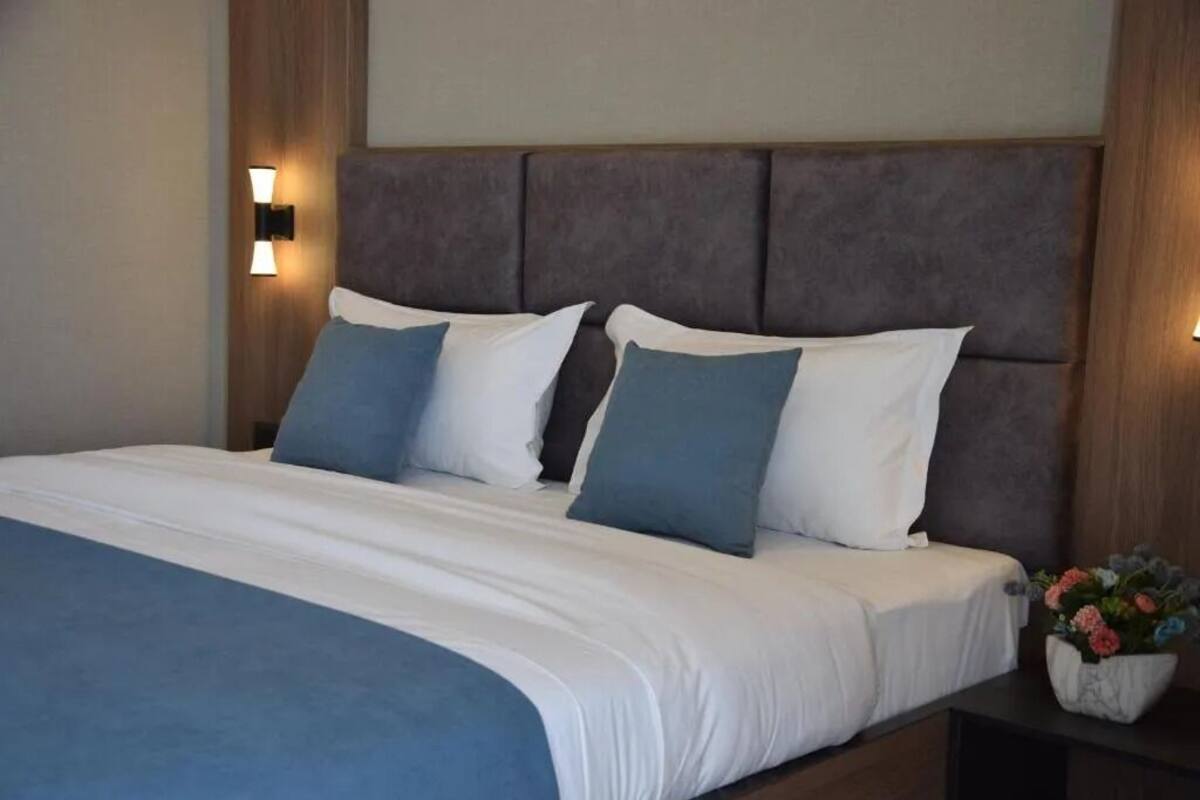 Economy Double Room | Premium bedding, down duvets, minibar, desk