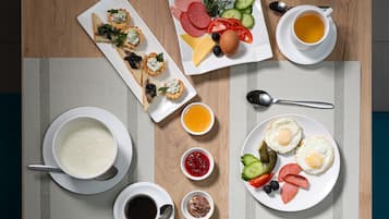 Free daily buffet breakfast
