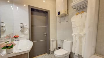 Standard Single Room | Bathroom | Rainfall showerhead, hair dryer, slippers, towels