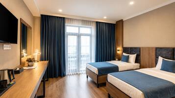 Superior Twin Room | Premium bedding, down comforters, minibar, desk