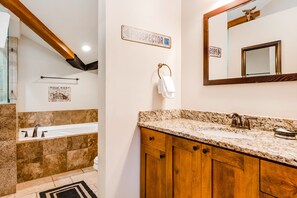 Articles de toilette gratuits, sĂšche-cheveux, serviettes fournies