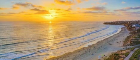 Tumbonas, sombrillas y toallas de playa