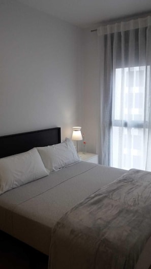 1 habitación, tabla de planchar con plancha, wifi y ropa de cama 