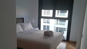 1 slaapkamer, een strijkplank/strijkijzer, wifi, beddengoed