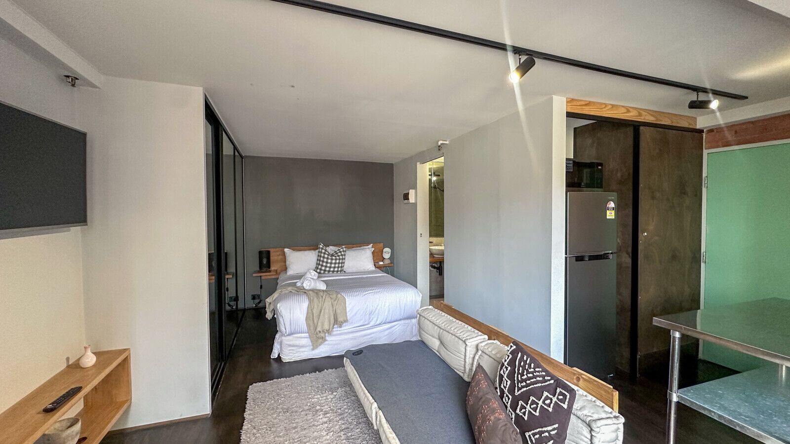 1 室のベッドルーム、アイロン / アイロン台、WiFi (無料)