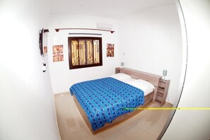 4 habitaciones, tabla de planchar con plancha, cuna de viaje y wifi 