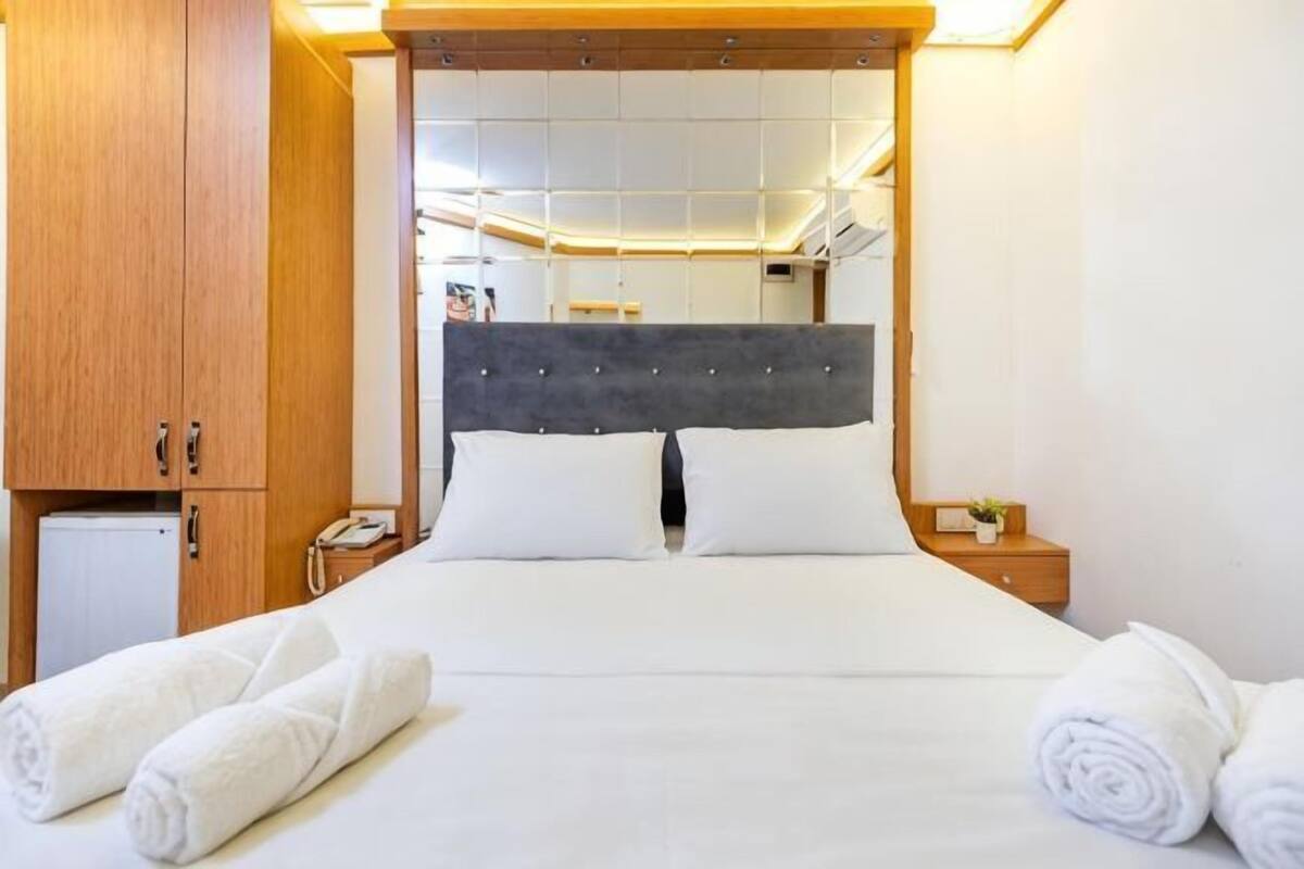 Minibar, safe på rommet, lydisolert og strykejern/-brett