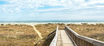 Stunning, dog-friendly condo with Gulf view, pool, hot tub & beach access