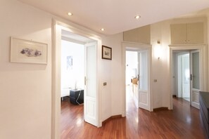 Interior - Washington Apartment (Milano)