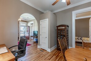 Interior - Near Downtown•Parking•Quiet Neighborhood (Salida)
