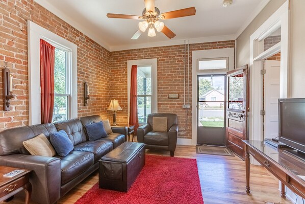 TV, DVD player, stereo - Honan House- Close to it All!  Adorable in Town Home! (Salida)