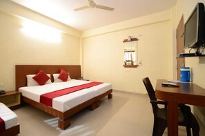 Basic Room | Individually furnished, free WiFi, bed sheets - Hotel Ankur Palace (Jaipur)