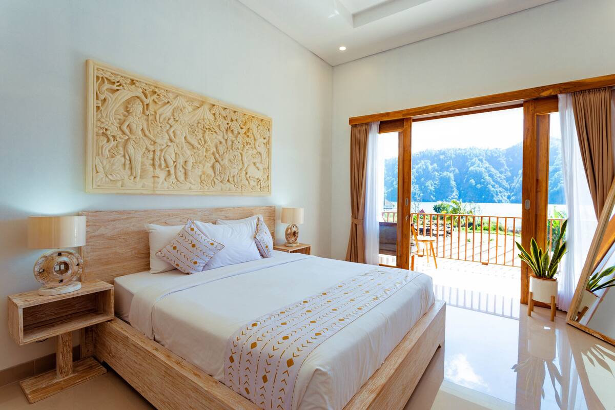 Deluxe Villa, 2 Bedrooms, Mountain View | Desk, soundproofing, WiFi (free), bed sheets
