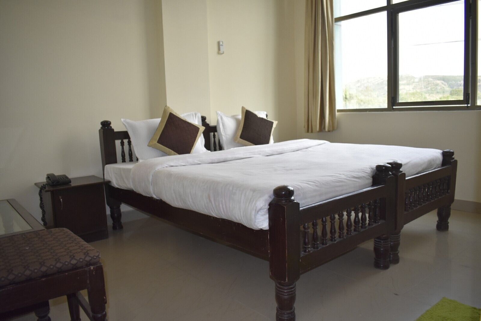 Individually furnished, free WiFi, bed sheets