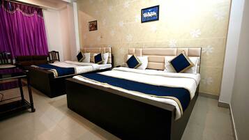 Quadruple Room | Individually furnished, free WiFi, bed sheets