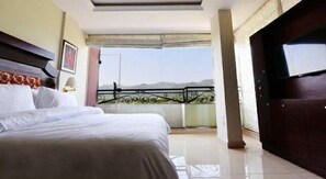 Camera Executive | Copriletto in piuma, minibar, una cassaforte in camera