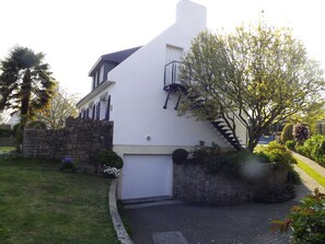 Exterior - Independent dwelling in 1 detached house near sea. (GUIDEL)