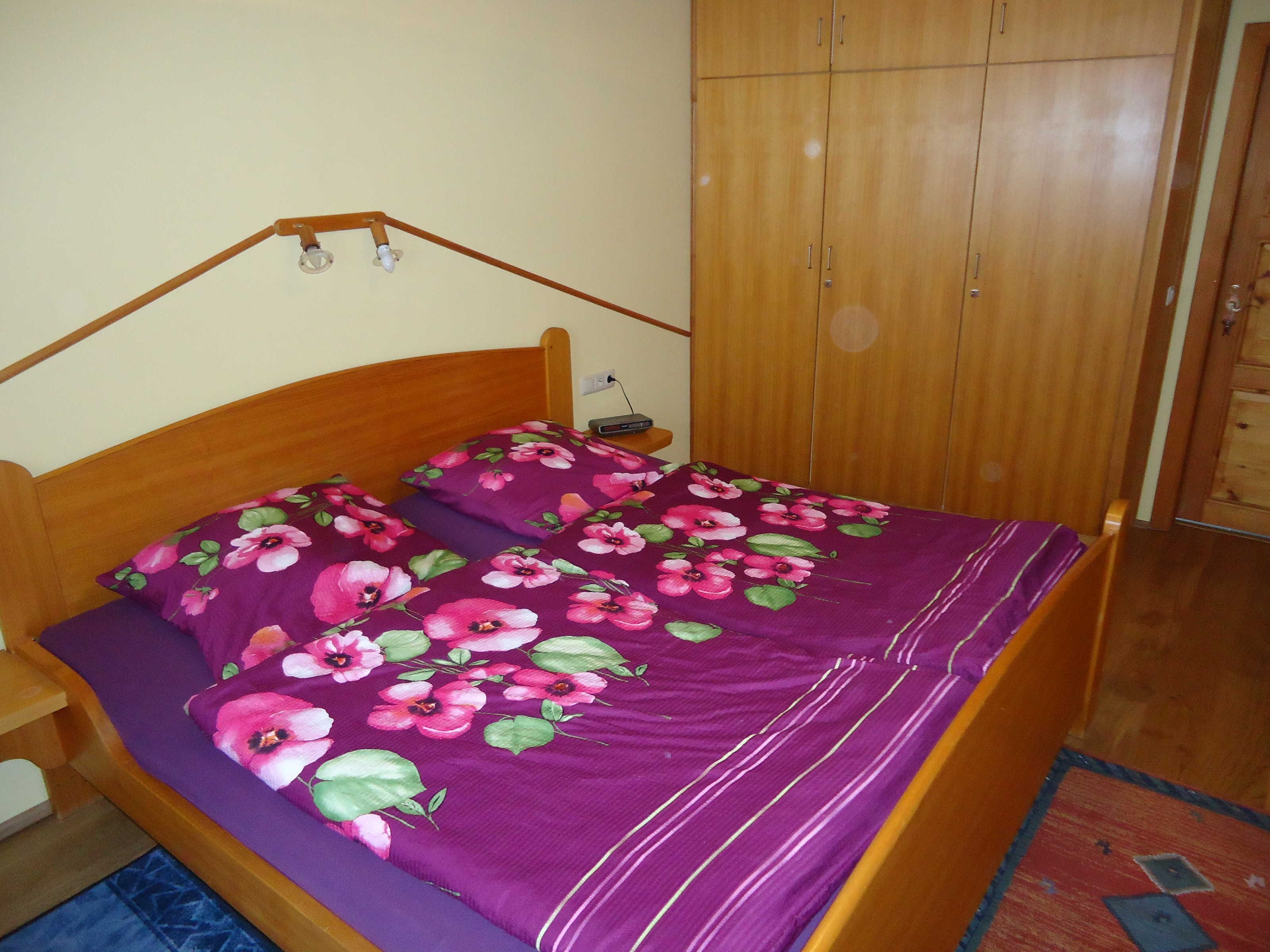 3 quartos, berço de viagem, Wi-Fi, roupa de cama