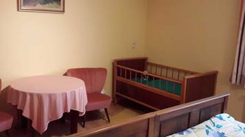 3 Schlafzimmer, Reisekinderbett, WLAN, Bettwäsche