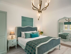 Premier Double Room | Individually decorated, individually furnished, desk, laptop workspace - Stoney Croft Cottage (Nuwara Eliya)